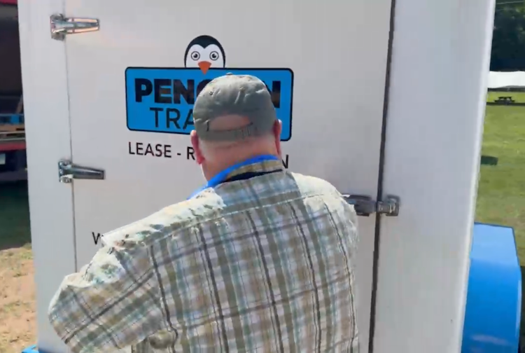 希少1/53トンキンレプリカ　フレイトライナー&冷凍トレーラー② Renting a Refrigerated Trailer: What To Consider - Penguin Trailer